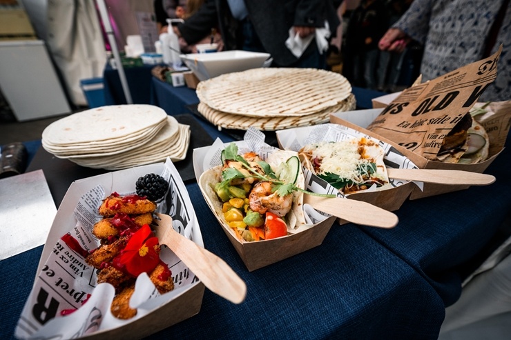 Iepazīsti pirmo Street Food festivālu Daugavpilī, kas notika 12.09.2020. Foto: Andrejs Jemeļjanovs Iepazīsti pirmo Street Food festivālu Daugavpilī, kas notika 12.09.2020. Foto: Andrejs Jemeļjanovs 290992