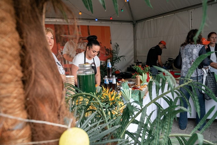 Iepazīsti pirmo Street Food festivālu Daugavpilī, kas notika 12.09.2020. Foto: Andrejs Jemeļjanovs Iepazīsti pirmo Street Food festivālu Daugavpilī, kas notika 12.09.2020. Foto: Andrejs Jemeļjanovs 290995