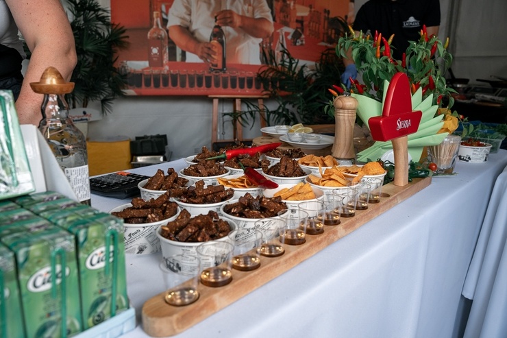 Iepazīsti pirmo Street Food festivālu Daugavpilī, kas notika 12.09.2020. Foto: Andrejs Jemeļjanovs Iepazīsti pirmo Street Food festivālu Daugavpilī, kas notika 12.09.2020. Foto: Andrejs Jemeļjanovs 290996