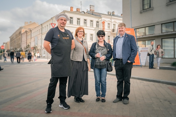 Iepazīsti pirmo Street Food festivālu Daugavpilī, kas notika 12.09.2020. Foto: Andrejs Jemeļjanovs Iepazīsti pirmo Street Food festivālu Daugavpilī, kas notika 12.09.2020. Foto: Andrejs Jemeļjanovs 290999