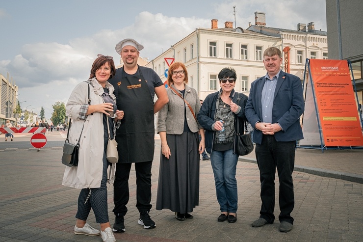 Iepazīsti pirmo Street Food festivālu Daugavpilī, kas notika 12.09.2020. Foto: Andrejs Jemeļjanovs Iepazīsti pirmo Street Food festivālu Daugavpilī, kas notika 12.09.2020. Foto: Andrejs Jemeļjanovs 291000