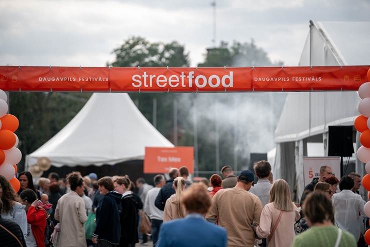 Iepazīsti pirmo Street Food festivālu Daugavpilī, kas notika 12.09.2020. Foto: Andrejs Jemeļjanovs Iepazīsti pirmo Street Food festivālu Daugavpilī, kas notika 12.09.2020. Foto: Andrejs Jemeļjanovs 291009
