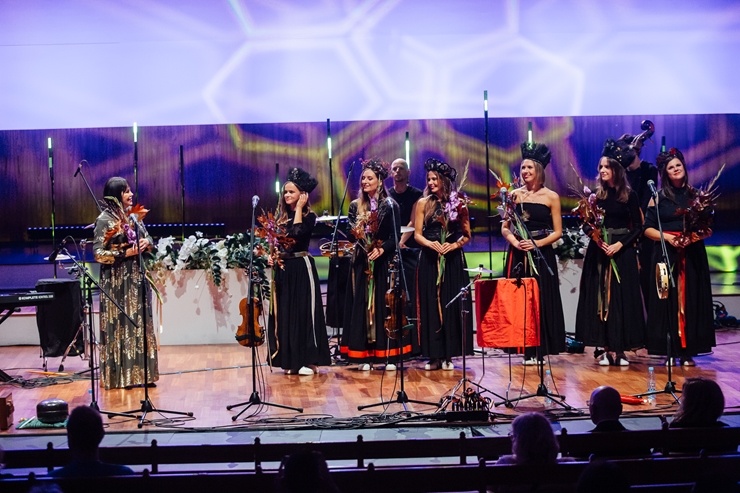 Lielajā ģildē skan Ineses Galantes projekts «VIVA LATVIJA» kopā ar etnomūzikas grupu «Tautumeitas». Foto: Mārcis Gaujenietis Lielajā ģildē skan Ineses Galantes projekts «VIVA LATVIJA» kopā ar etnomūzikas grupu «Tautumeitas». Foto: Mārcis Gaujenietis 291126