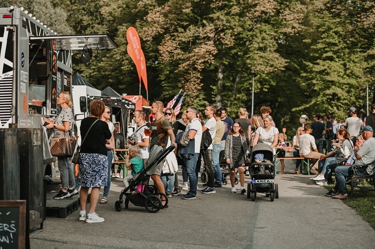 Siguldā atklāta Zelta rudens lapu sezona. Foto: Ginta Zīverte 291676