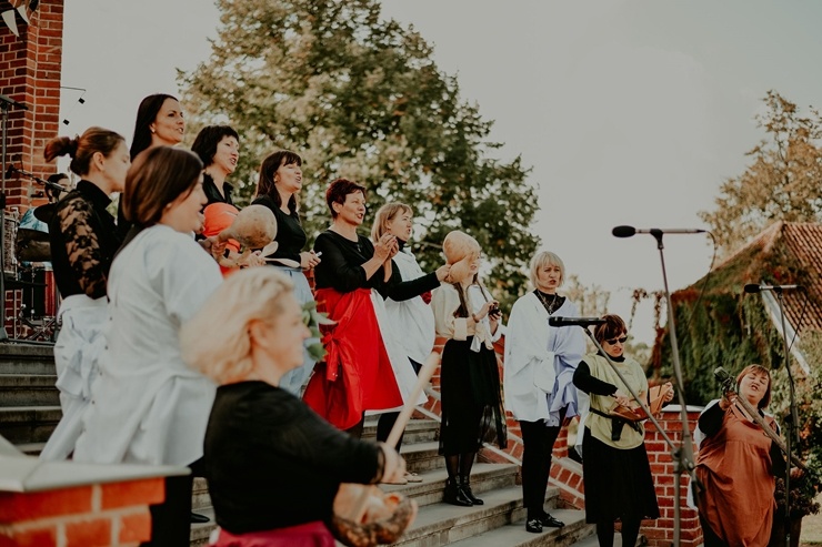 Jaunmoku pilī tiek atzīmēti Dārza svētki «pārMAINĪTies». Foto: Sabīne Unda 291690