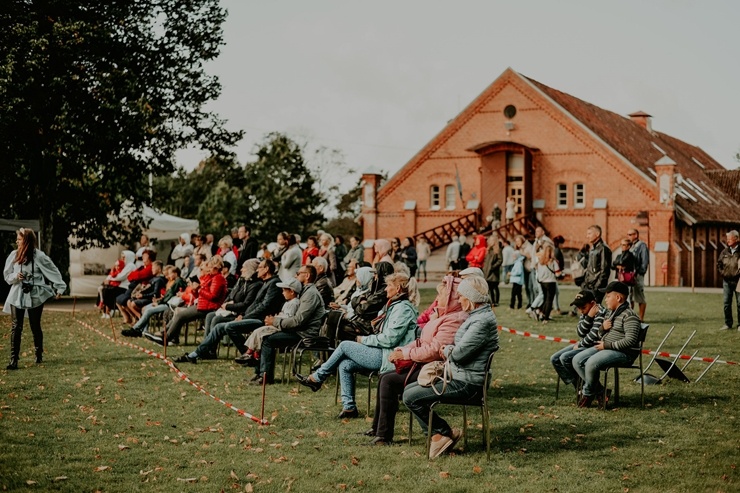 Jaunmoku pilī tiek atzīmēti Dārza svētki «pārMAINĪTies». Foto: Sabīne Unda 291691