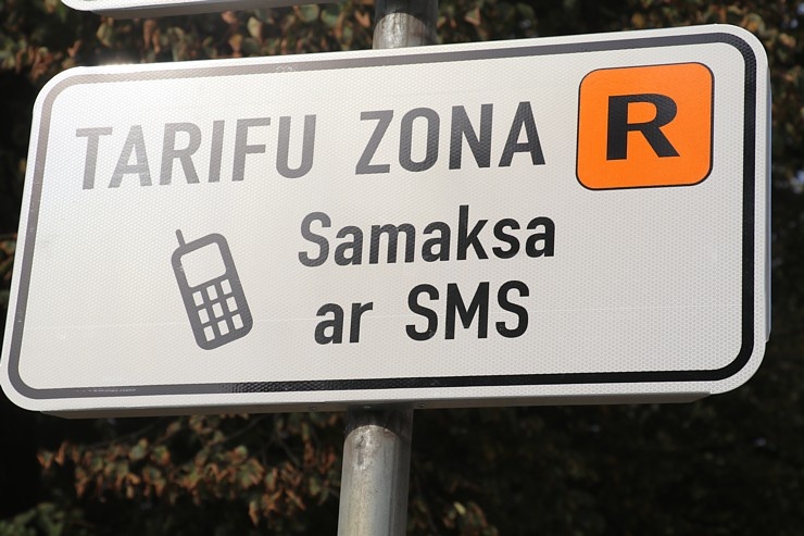 Neuzmanīgākie Vecrīgas restorānu un muzeju apmeklētāji par autostāvvietu maksās sodu 53 eiro apmērā, jo tagad B zona ir kļuvusi par R zonu Neuzmanīgākie Vecrīgas restorānu un muzeju apmeklētāji par autostāvvietu maksās sodu 53 eiro apmērā, jo tagad B zona ir kļuvusi par R zonu 291850