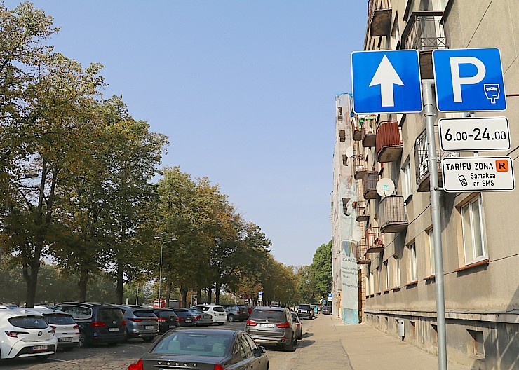 Neuzmanīgākie Vecrīgas restorānu un muzeju apmeklētāji par autostāvvietu maksās sodu 53 eiro apmērā, jo tagad B zona ir kļuvusi par R zonu Neuzmanīgākie Vecrīgas restorānu un muzeju apmeklētāji par autostāvvietu maksās sodu 53 eiro apmērā, jo tagad B zona ir kļuvusi par R zonu 291853