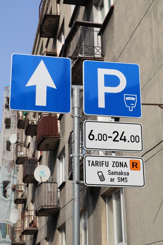 Neuzmanīgākie Vecrīgas restorānu un muzeju apmeklētāji par autostāvvietu maksās sodu 53 eiro apmērā, jo tagad B zona ir kļuvusi par R zonu Neuzmanīgākie Vecrīgas restorānu un muzeju apmeklētāji par autostāvvietu maksās sodu 53 eiro apmērā, jo tagad B zona ir kļuvusi par R zonu 291855
