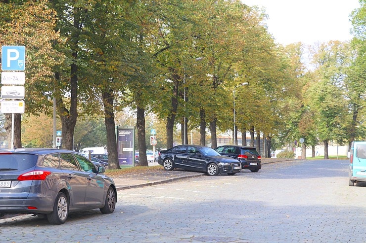 Neuzmanīgākie Vecrīgas restorānu un muzeju apmeklētāji par autostāvvietu maksās sodu 53 eiro apmērā, jo tagad B zona ir kļuvusi par R zonu Neuzmanīgākie Vecrīgas restorānu un muzeju apmeklētāji par autostāvvietu maksās sodu 53 eiro apmērā, jo tagad B zona ir kļuvusi par R zonu 291856