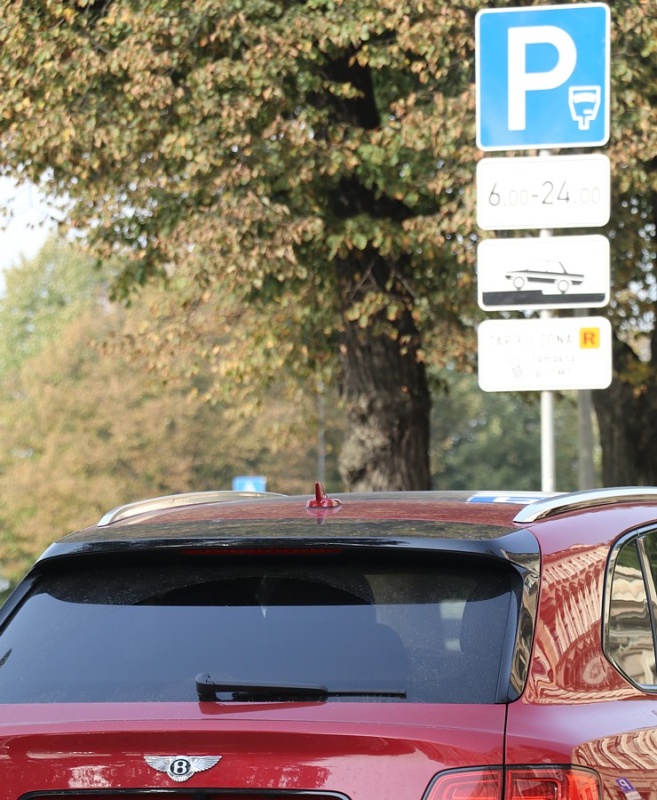 Neuzmanīgākie Vecrīgas restorānu un muzeju apmeklētāji par autostāvvietu maksās sodu 53 eiro apmērā, jo tagad B zona ir kļuvusi par R zonu Neuzmanīgākie Vecrīgas restorānu un muzeju apmeklētāji par autostāvvietu maksās sodu 53 eiro apmērā, jo tagad B zona ir kļuvusi par R zonu 291857