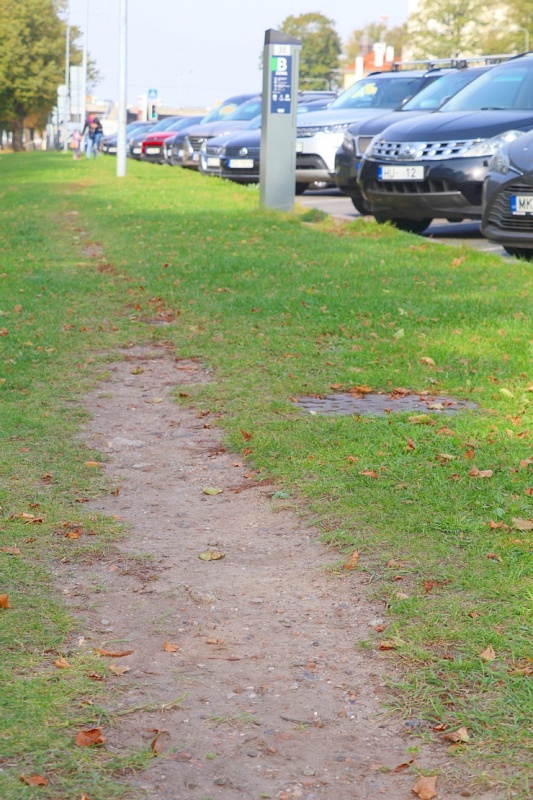 Neuzmanīgākie Vecrīgas restorānu un muzeju apmeklētāji par autostāvvietu maksās sodu 53 eiro apmērā, jo tagad B zona ir kļuvusi par R zonu Neuzmanīgākie Vecrīgas restorānu un muzeju apmeklētāji par autostāvvietu maksās sodu 53 eiro apmērā, jo tagad B zona ir kļuvusi par R zonu 291863