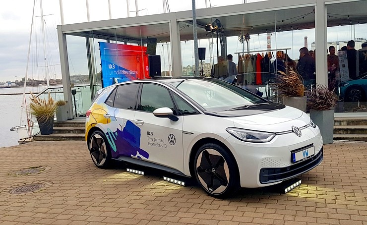 «Volkswagen Latvija» Pārdaugavas restorānā «Osta» saturīgi prezentē jauno «VW ID.3» Foto:
Samsung Galaxy Note 8 «Volkswagen Latvija» Pārdaugavas restorānā «Osta» saturīgi prezentē jauno «VW ID.3» Foto:
Samsung Galaxy Note 8 292166