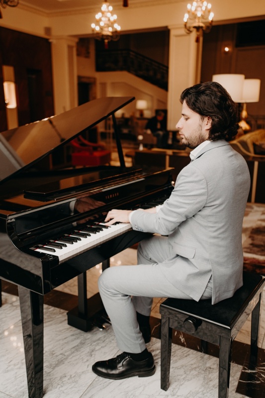 Katrīna Gupalo un Andrejs Osokins viesnīcā «Grand Hotel Kempinski Riga» izveidojuši jaunu koncertstāstu ciklu «Ceļojums». Foto: Aksels Zirnis Katrīna Gupalo un Andrejs Osokins viesnīcā «Grand Hotel Kempinski Riga» izveidojuši jaunu koncertstāstu ciklu «Ceļojums». Foto: Aksels Zirnis 292223