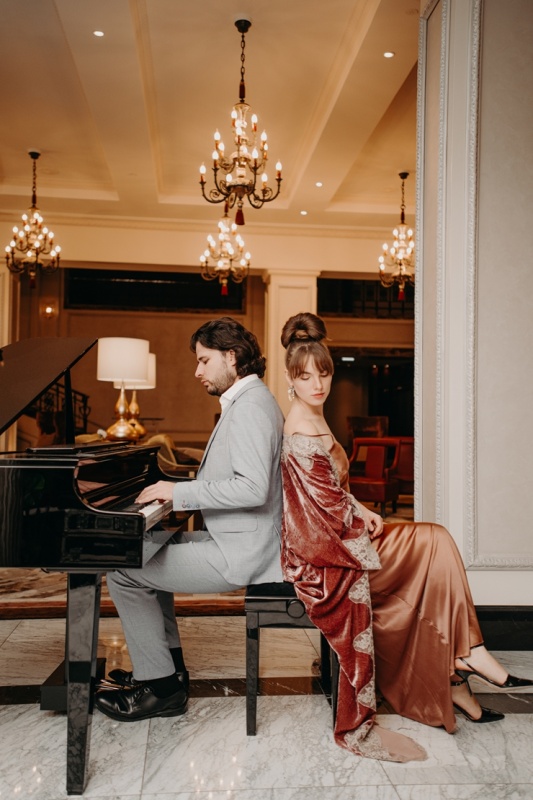 Katrīna Gupalo un Andrejs Osokins viesnīcā «Grand Hotel Kempinski Riga» izveidojuši jaunu koncertstāstu ciklu «Ceļojums». Foto: Aksels Zirnis Katrīna Gupalo un Andrejs Osokins viesnīcā «Grand Hotel Kempinski Riga» izveidojuši jaunu koncertstāstu ciklu «Ceļojums». Foto: Aksels Zirnis 292225