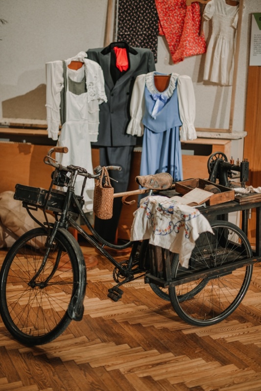 Sigulda vilina tūristus ar jaunu piedāvājumu - Retro velo izstādi. Foto: Ginta Zīverte 292238