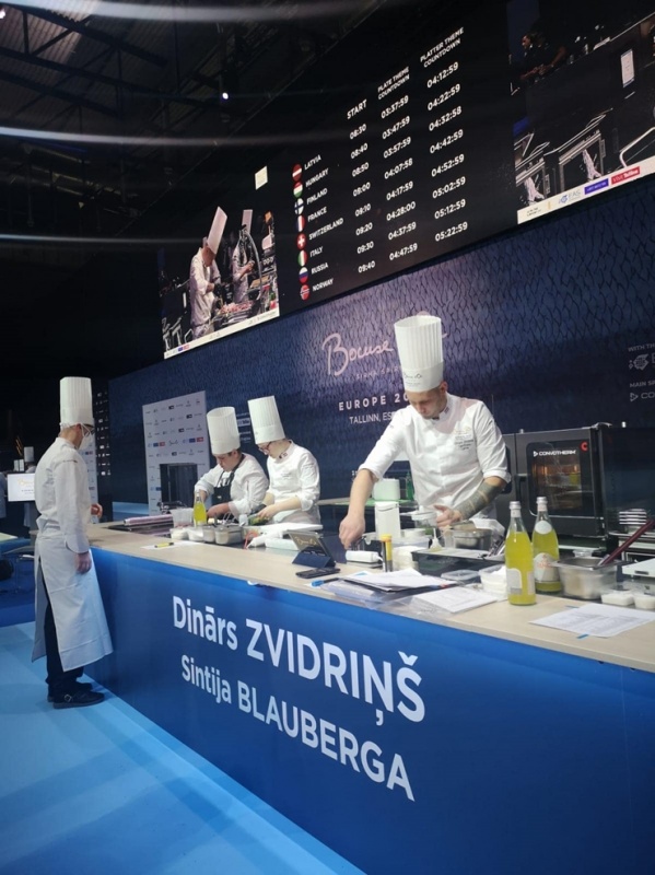 Latvijas pavāra Dināra Zvidriņa dalība Tallinas pavāru konkursā «Bocuse dor Europe 2020». Foto: bocusedor.com Latvijas pavāra Dināra Zvidriņa dalība Tallinas pavāru konkursā «Bocuse dor Europe 2020». Foto: bocusedor.com 292874