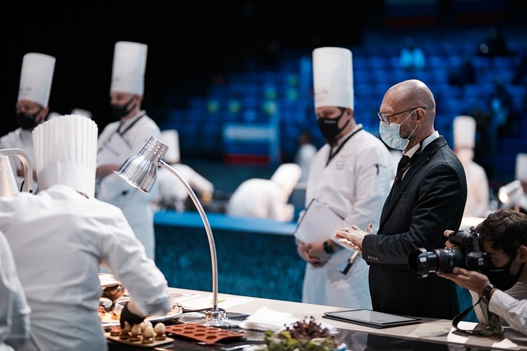 Latvijas pavāra Dināra Zvidriņa dalība Tallinas pavāru konkursā «Bocuse dor Europe 2020». Foto: bocusedor.com Latvijas pavāra Dināra Zvidriņa dalība Tallinas pavāru konkursā «Bocuse dor Europe 2020». Foto: bocusedor.com 292904