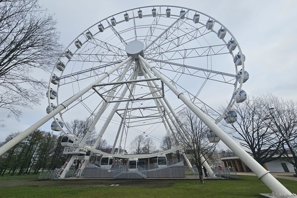 Rīgas panorāmas rats jau gaida apmeklētājus