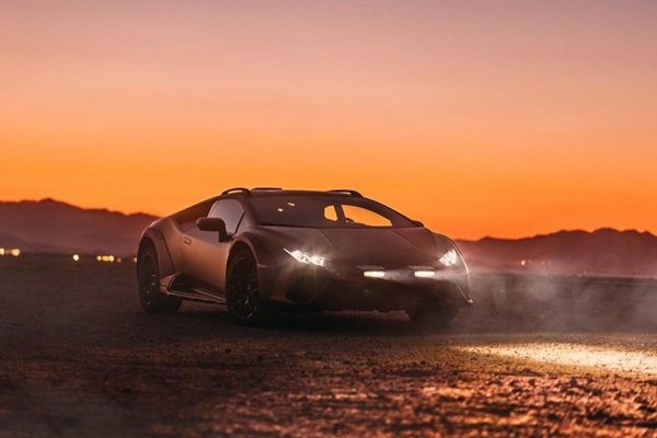 Britu un itāļu superauto cīnīsies par izstādēs «Auto 2025» apmeklētāju sirdīm