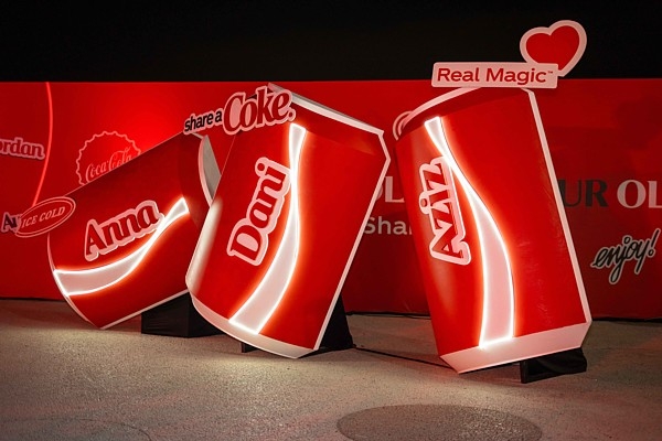 “Coca-Cola” aicina meklēt leģendāro dzēriena iepakojumu ar savu vai tuvinieka vārdu