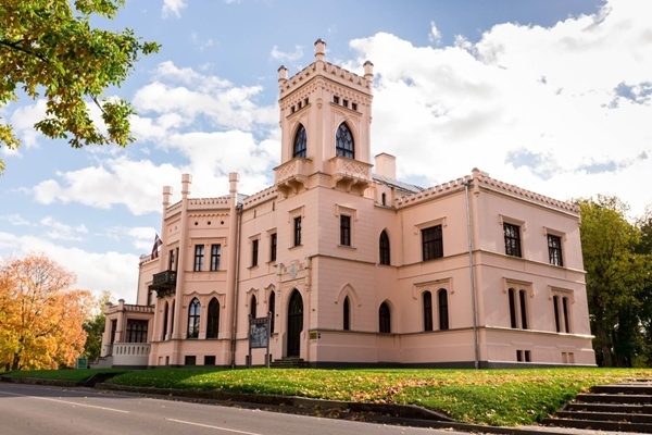 Apceļo Latvijas pilis un muižas, krājot punktus