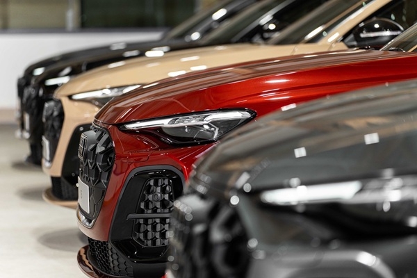 Latviju sasniedz 2024. gada pārdotākā premium automobiļa trešā paaudze – jaunais Audi Q5 