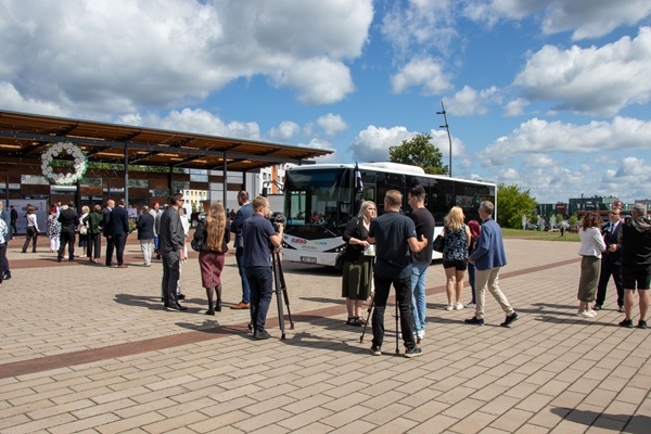 Iedzīvotāju ērtākai mobilitātei, uzsāk kursēt pārrobežu satiksmes autobusi starp Igauniju un Latviju