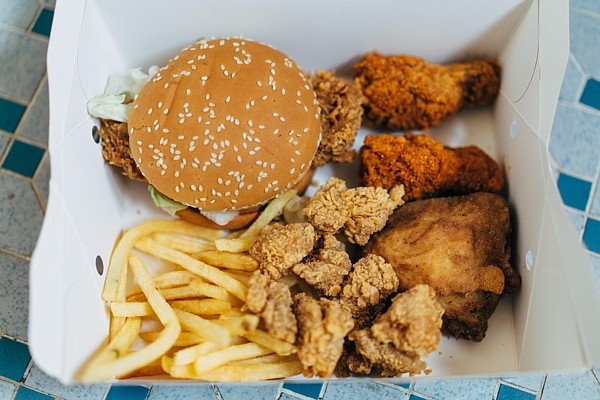 Dānijā tiek slēgti visi «KFC» ātrās ēdināšanas restorāni