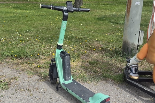OCTA ieviešanu elektroskrejriteņiem atbalsta vairāk nekā puse Latvijas iedzīvotāju
